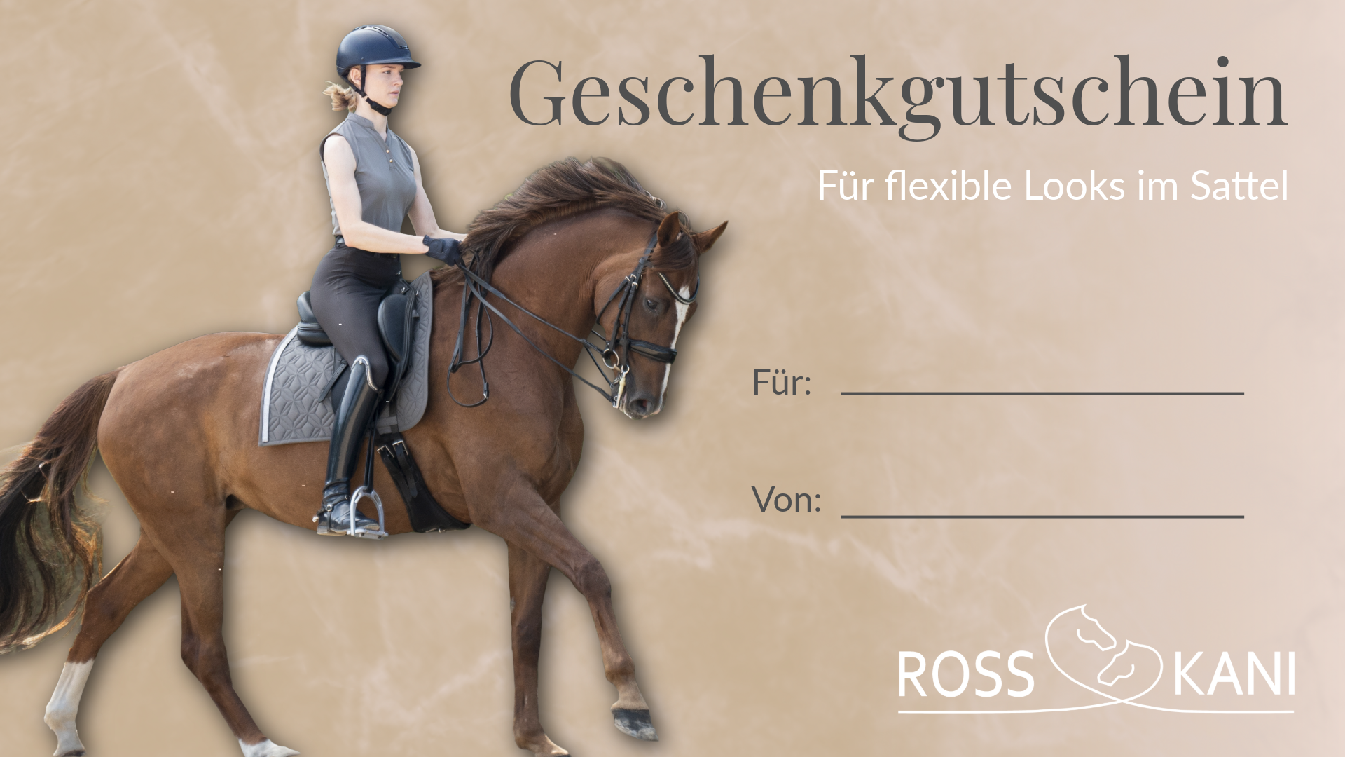 Graue Dressurschabracken von ROSS KANI mit silbernem Glitzerband in Aktion – Reiterin auf dem Pferd im Galopp.