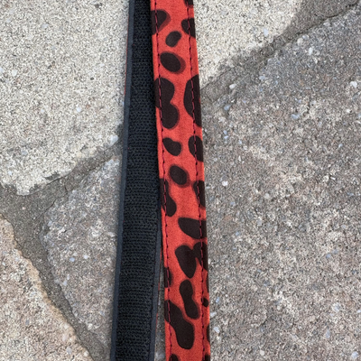 Austauschbares ROSS KANI Klettband mit orangenem Leopardenmuster und schwarzem Klettverschluss