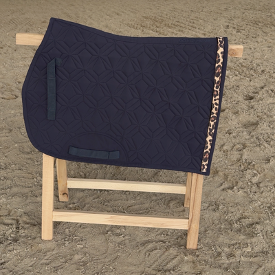 Blaue ROSS KANI Spring-Schabracke mit Diamant Steppung und austauschbarem Klettband in Leomuster beige