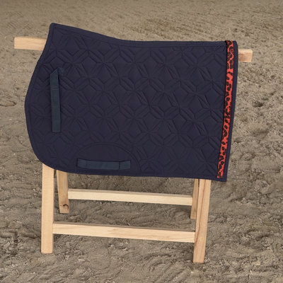 Blaue ROSS KANI Spring-Schabracke mit Diamant Steppung und austauschbarem Klettband in orangefarbenem Leomuster